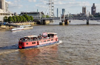 Pearl of London - Official Bud Boat for the 2018 World Cup